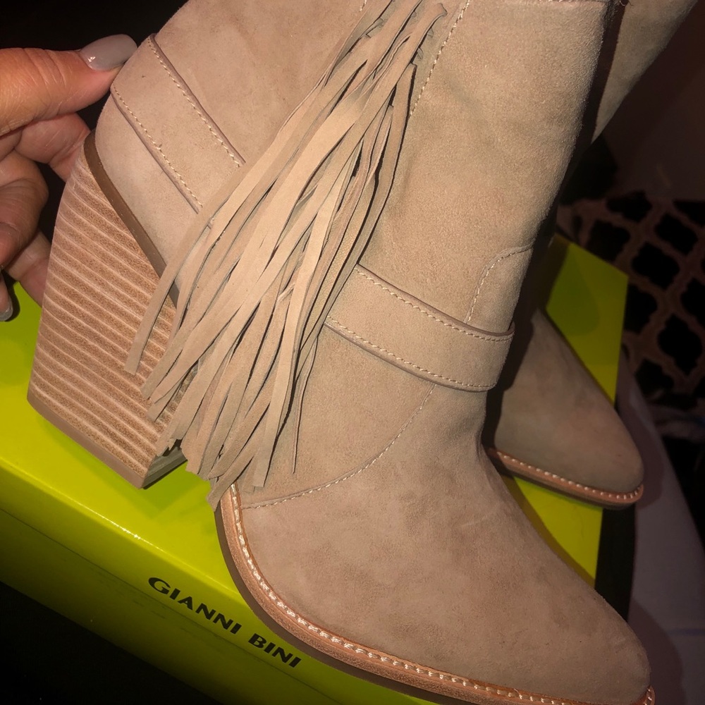 Boots!!! So pretty! NWT